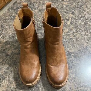 Pierre Dumas Boots Size 7.5